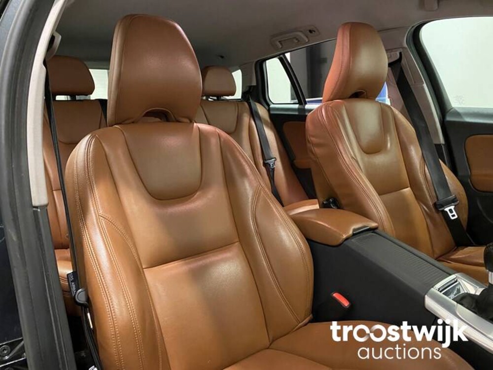 Volvo V60 1.6 T3 R-Design 150 PS, 5-KJH-83