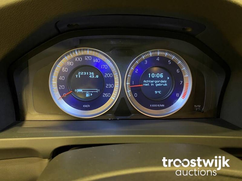 Volvo V60 1.6 T3 R-Design 150 PS, 5-KJH-83