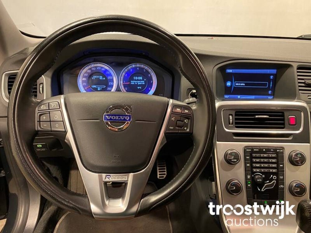 Volvo V60 1.6 T3 R-Design 150 PS, 5-KJH-83