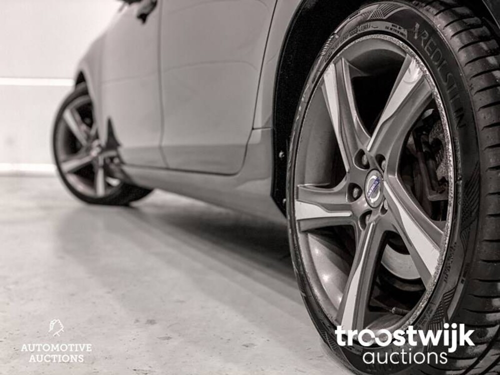 Volvo V60 1.6 T3 R-Design 150 PS, 5-KJH-83