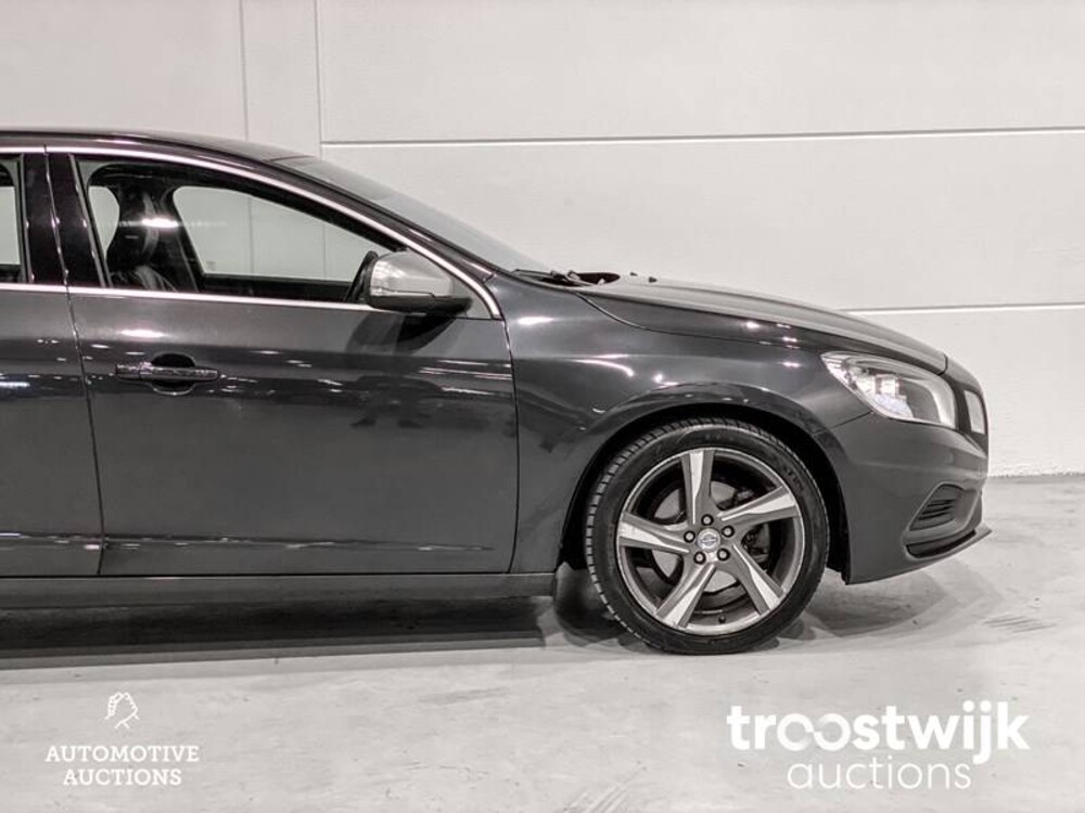 Volvo V60 1.6 T3 R-Design 150 PS, 5-KJH-83