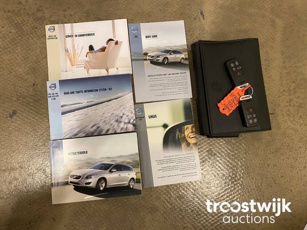 Volvo V60 1.6 T3 R-Design 150 PS, 5-KJH-83