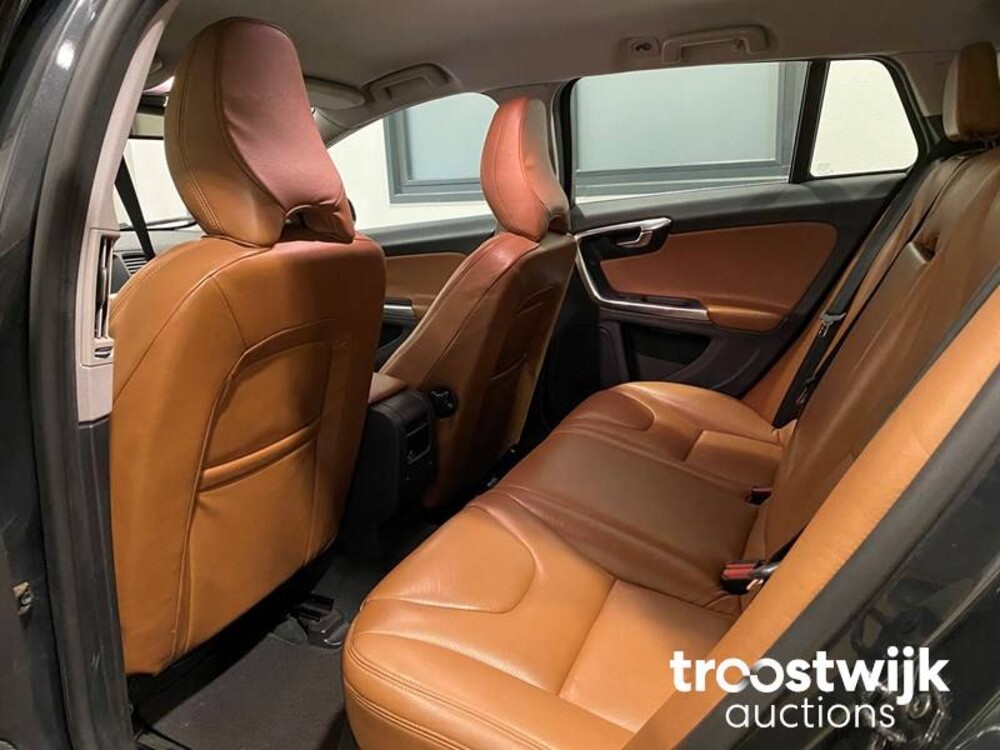 Volvo V60 1.6 T3 R-Design 150 PS, 5-KJH-83