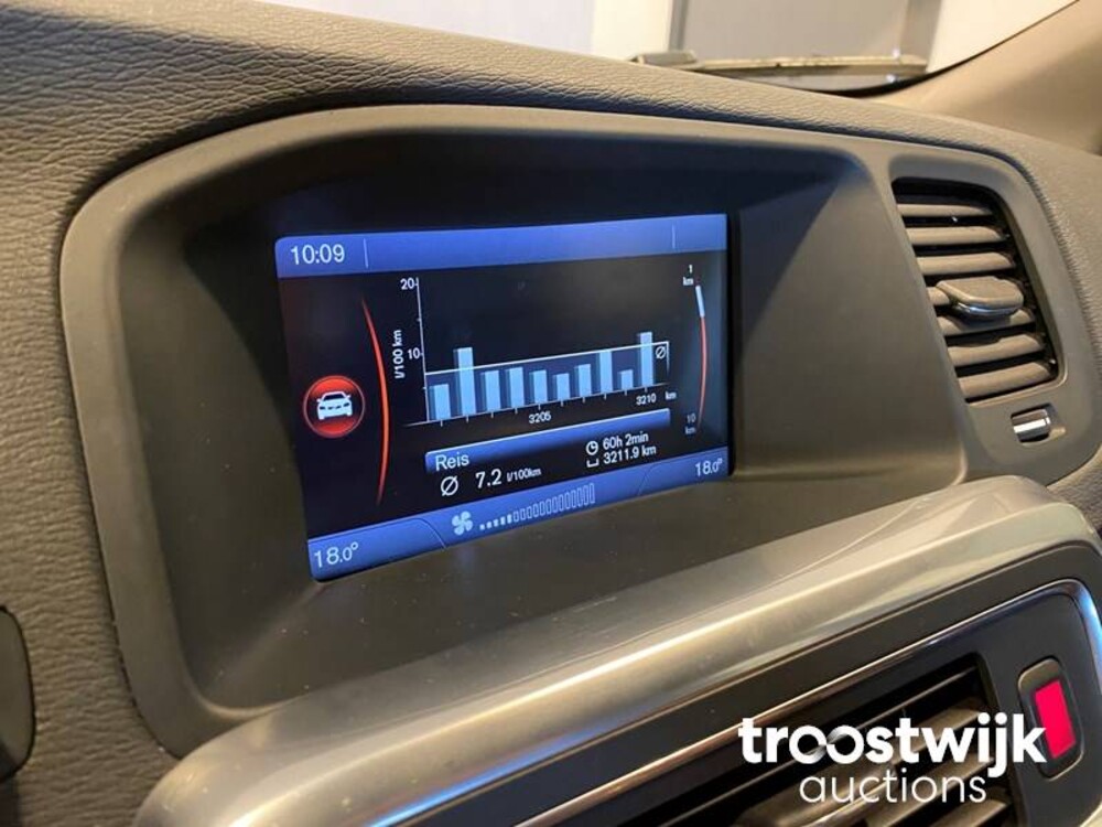 Volvo V60 1.6 T3 R-Design 150 PS, 5-KJH-83