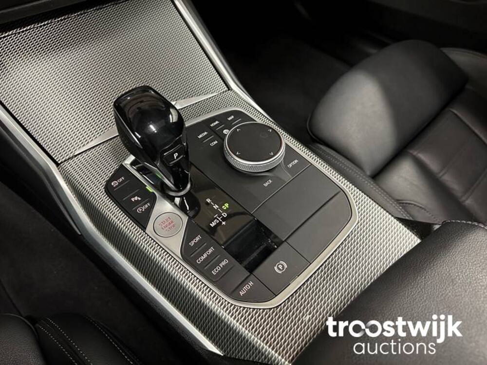 BMW 320i High Executive 184PS -Orig. NL- 2021 Herstellergarantie, K-605-LH