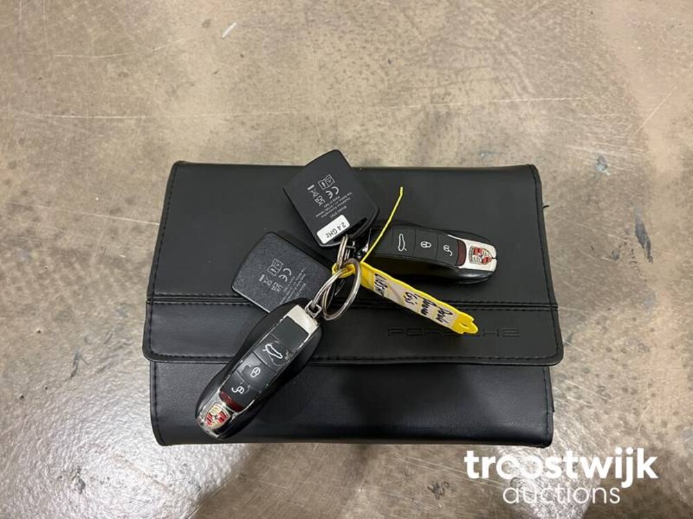 Porsche Panamera 3.6 Platinum Edition SportChrono 299hp 2013, L-185-HT