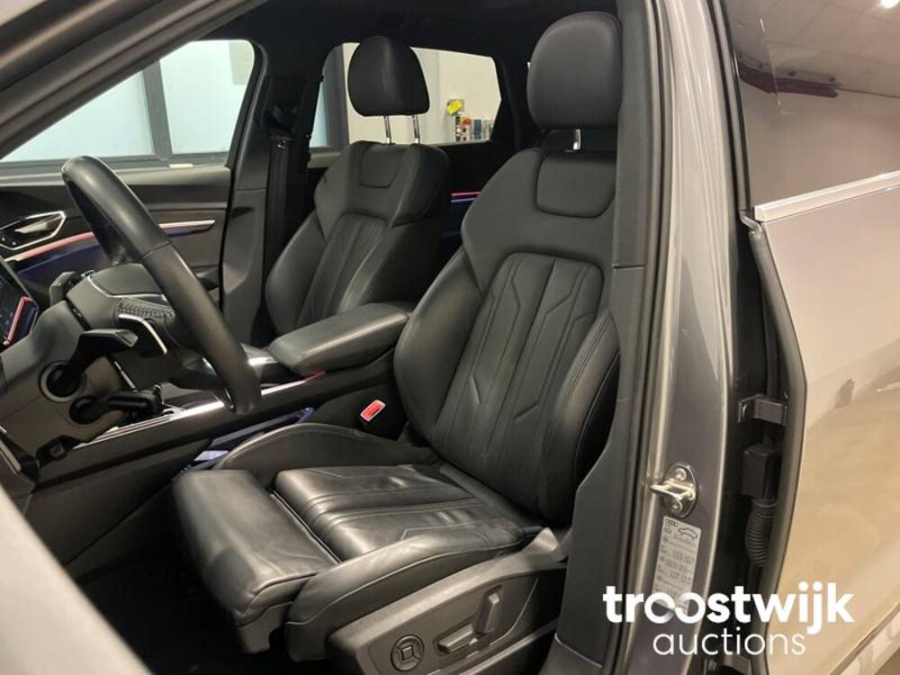 Audi e-tron 55 Sport Quattro Advanced 95 kWh 408pk 2018 -Orig. NL-, XH-703-D