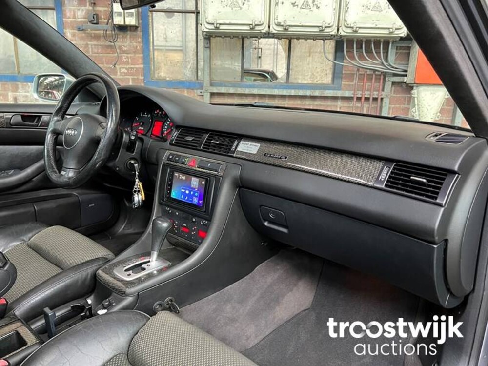 Audi RS6 Limousine 4.2 V8 Quattro  450pk 2003, ZS-298-V