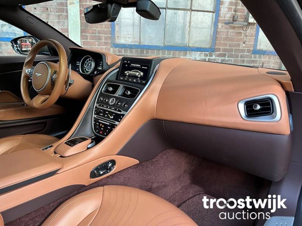 Aston Martin DB11 5.2 V12 Twin Turbo 609pk 2017