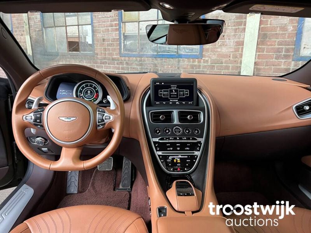 Aston Martin DB11 5.2 V12 Twin Turbo 609pk 2017