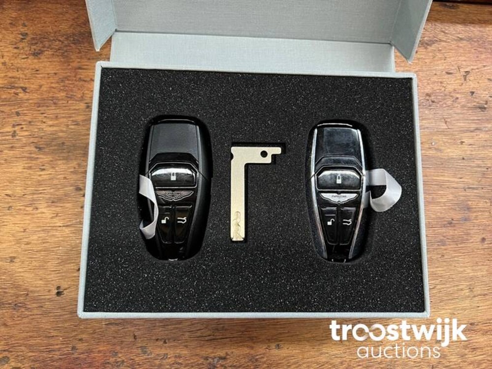 Aston Martin DB11 5.2 V12 Twin Turbo 609pk 2017