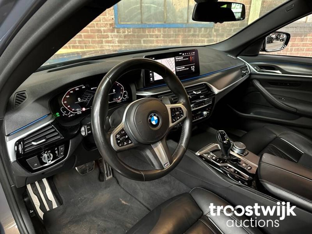 BMW 520e M-Sport Business Edition Plus 204pk 2022 -Orig. NL-, N-654-VK Fabrieksgarantie