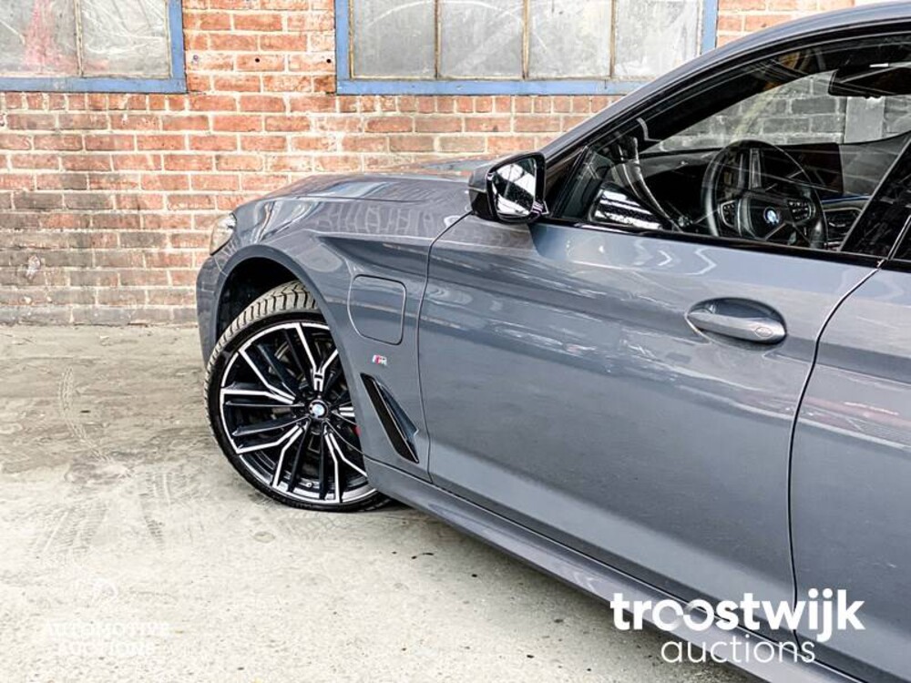 BMW 520e M-Sport Business Edition Plus 204pk 2022 -Orig. NL-, N-654-VK Fabrieksgarantie