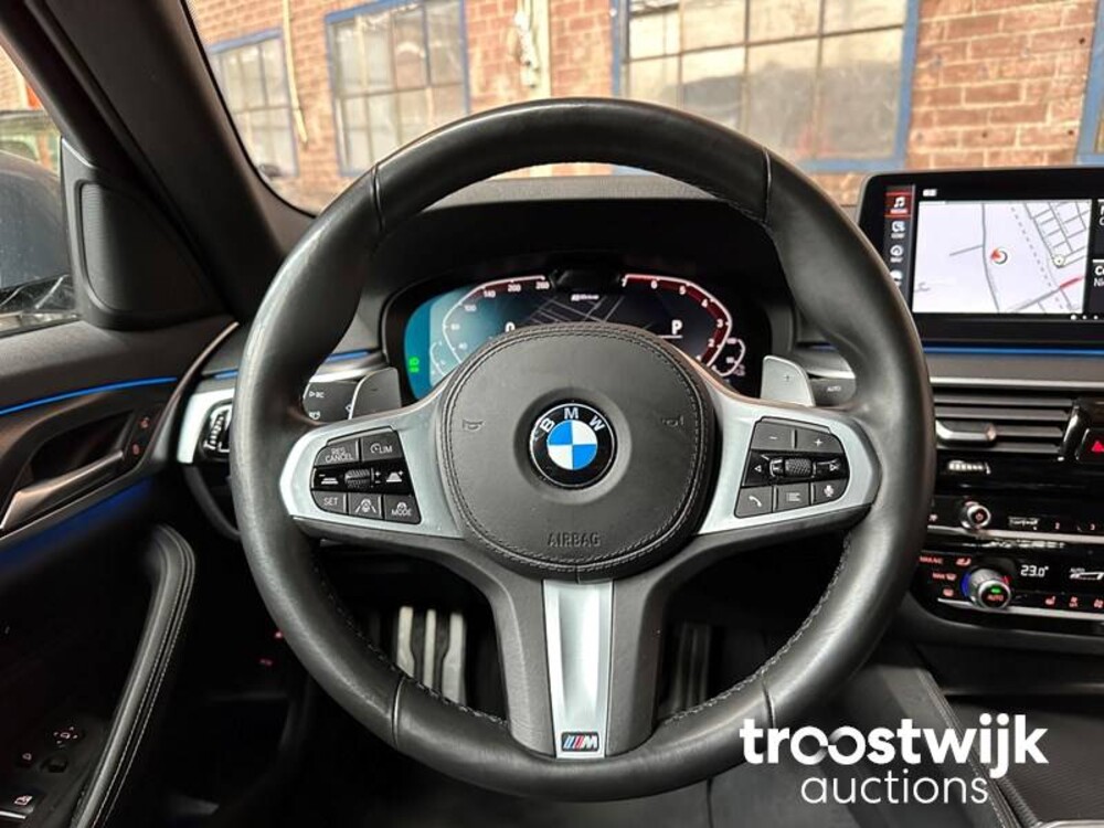 BMW 520e M-Sport Business Edition Plus 204pk 2022 -Orig. NL-, N-654-VK Fabrieksgarantie