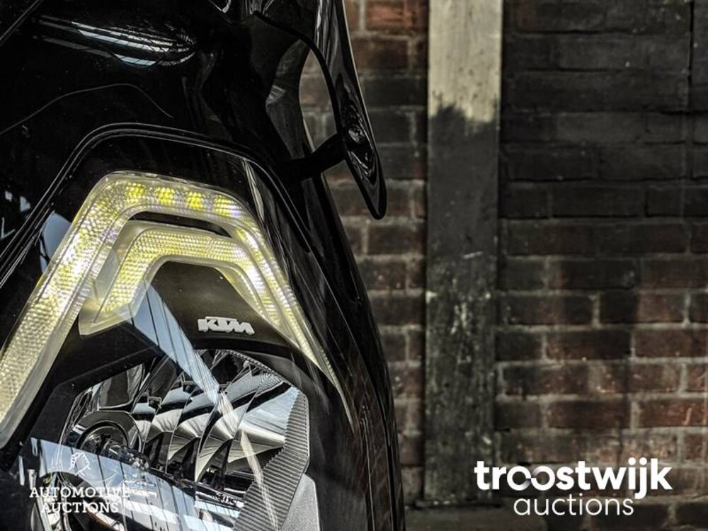 KTM Superduke GT 1290 AKRAPOVIC 2768cc 173pk 2017