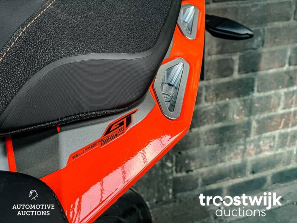 KTM Superduke GT 1290 AKRAPOVIC 2768cc 173pk 2017