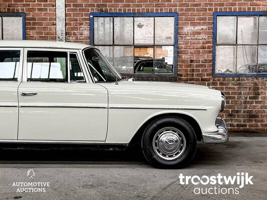 Mercedes-Benz 230 Heckflosse 150pk 1967