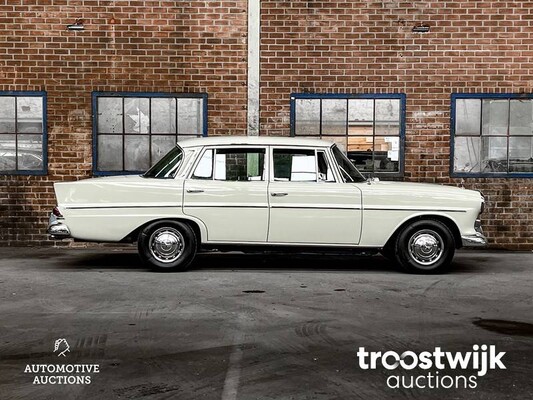 Mercedes-Benz 230 Heckflosse 150pk 1967