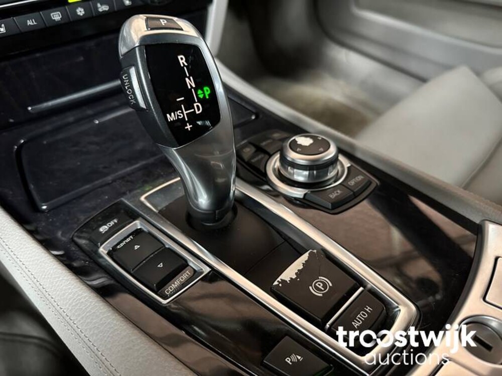 BMW 750i M-Sport E65 4.8 407pk 2009