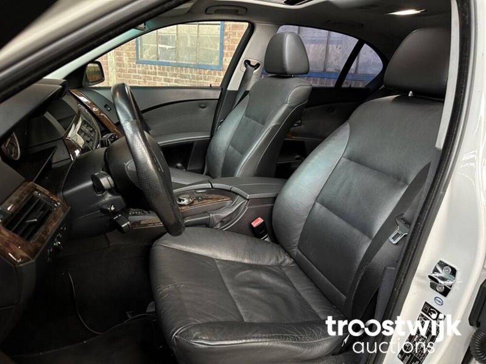 BMW 530i High Executive E60 5-serie 231pk 2004
