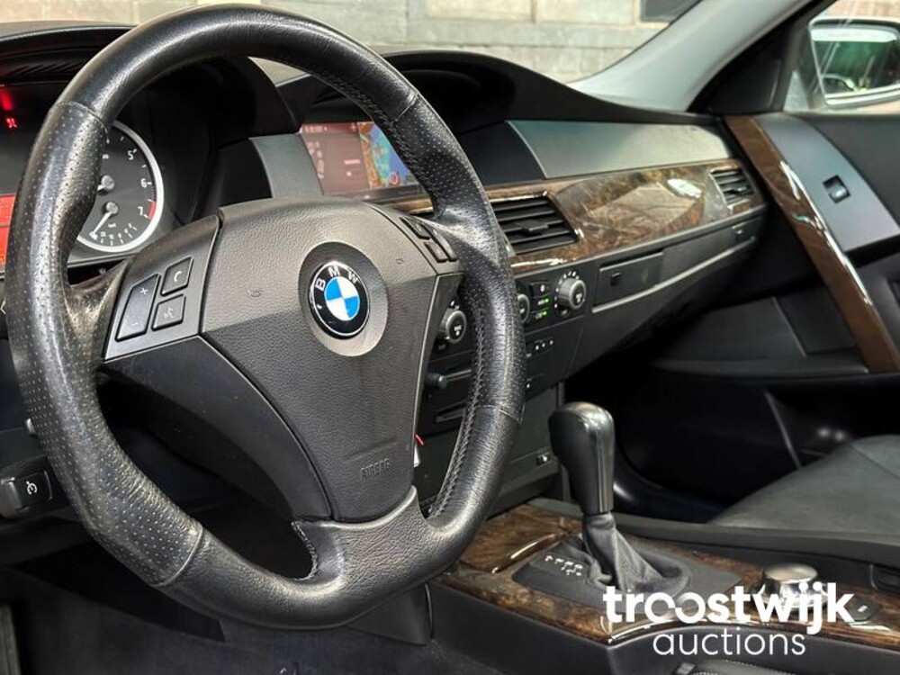 BMW 530i High Executive E60 5-serie 231pk 2004