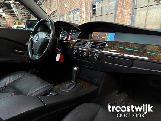 BMW 530i High Executive E60 5-serie 231pk 2004