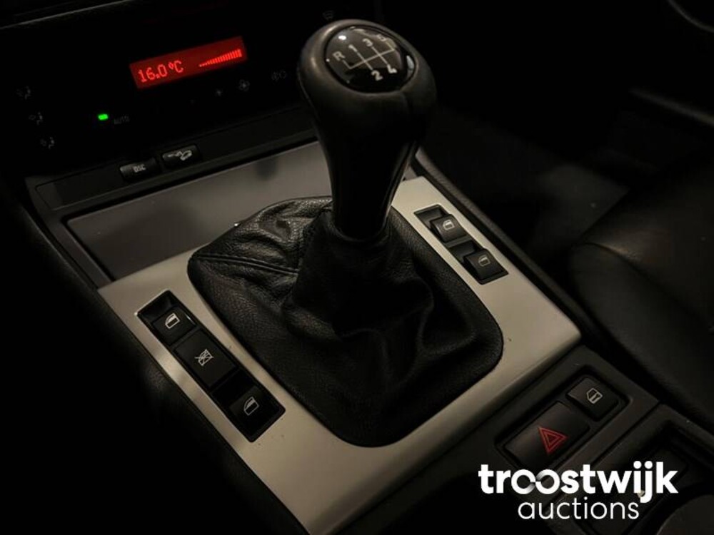 BMW 330xi Executive 231PS 2001 -Orig. NL-, 82-HS-JT