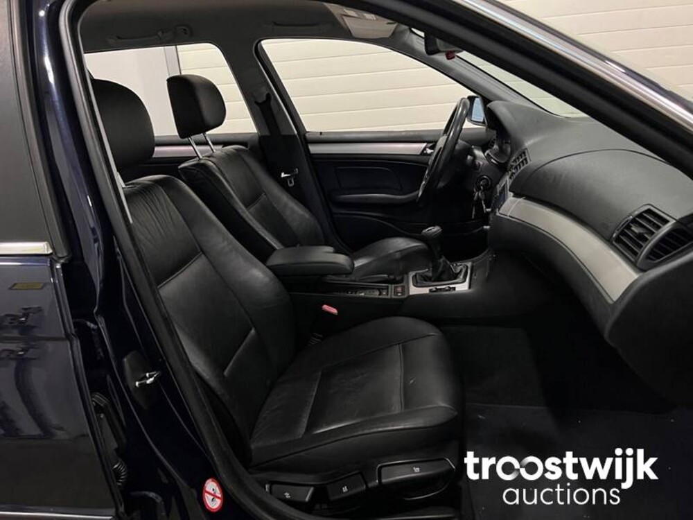 BMW 330xi Executive 231PS 2001 -Orig. NL-, 82-HS-JT