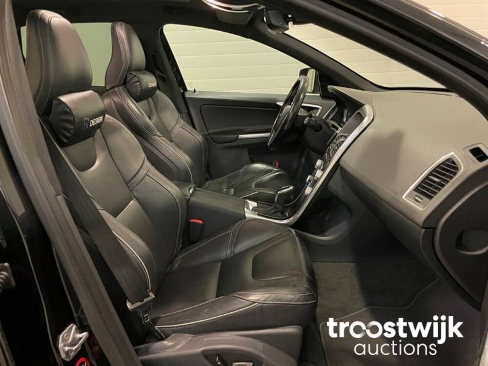 Volvo XC60 R-Design D4 Ocean Race 181PS 2015, ZN-700-D