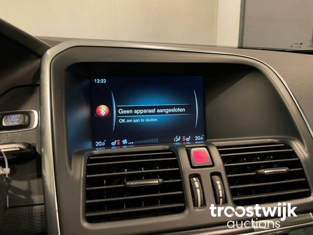 Volvo XC60 R-Design D4 Ocean Race 181PS 2015, ZN-700-D