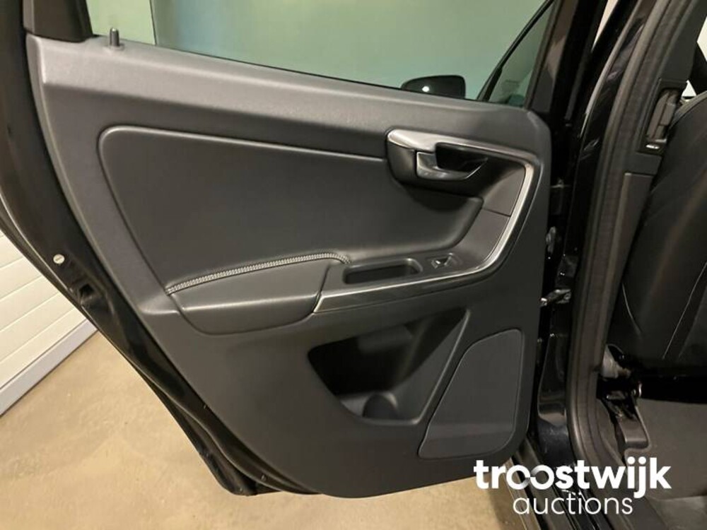 Volvo XC60 R-Design D4 Ocean Race 181PS 2015, ZN-700-D