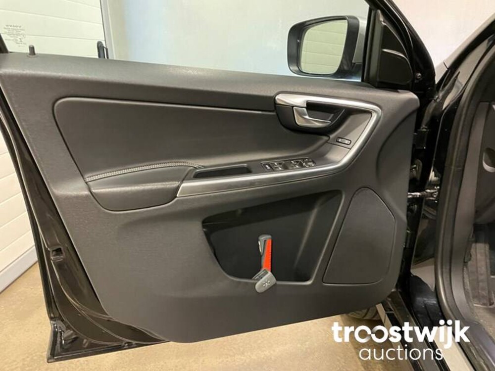 Volvo XC60 R-Design D4 Ocean Race 181PS 2015, ZN-700-D