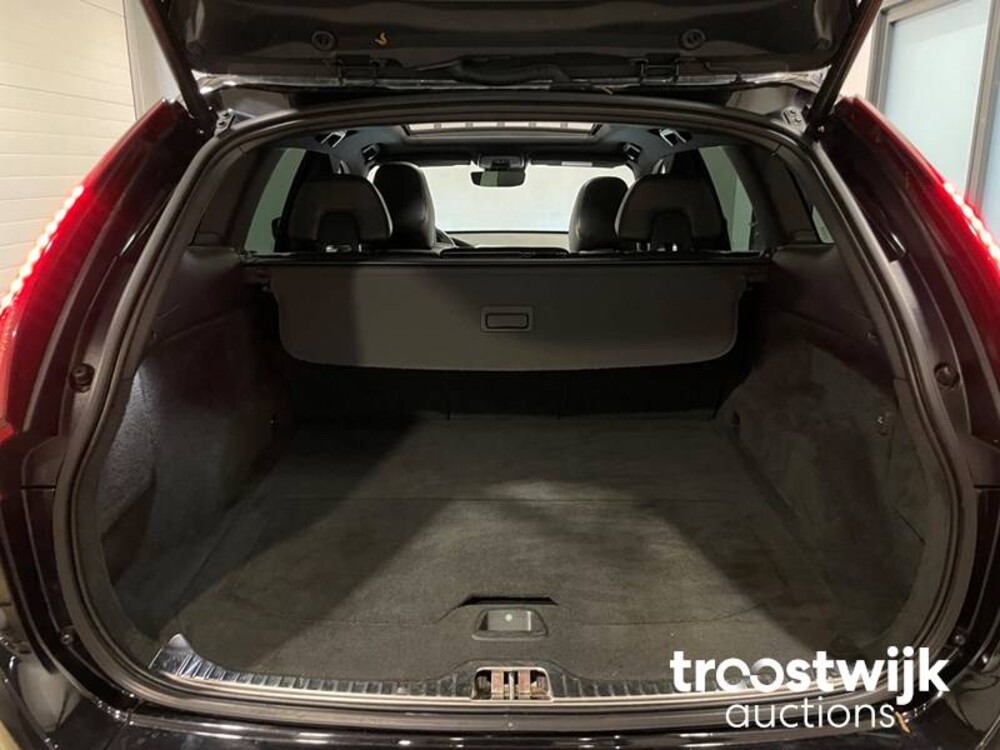 Volvo XC60 R-Design D4 Ocean Race 181PS 2015, ZN-700-D