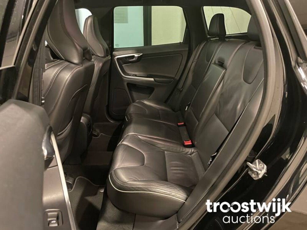 Volvo XC60 R-Design D4 Ocean Race 181PS 2015, ZN-700-D