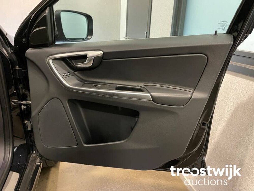 Volvo XC60 R-Design D4 Ocean Race 181PS 2015, ZN-700-D