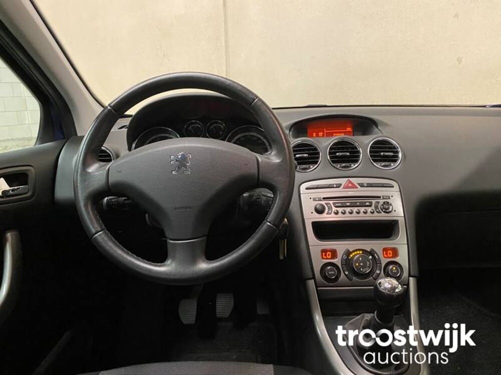Peugeot 308 1.6 THP XT Peugeot 308 1.6 THP XT 150hp 2007, 92-KBD-8