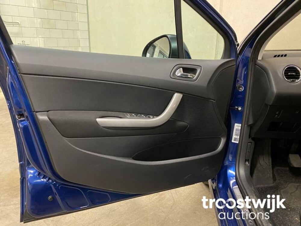 Peugeot 308 1.6 THP XT Peugeot 308 1.6 THP XT 150hp 2007, 92-KBD-8