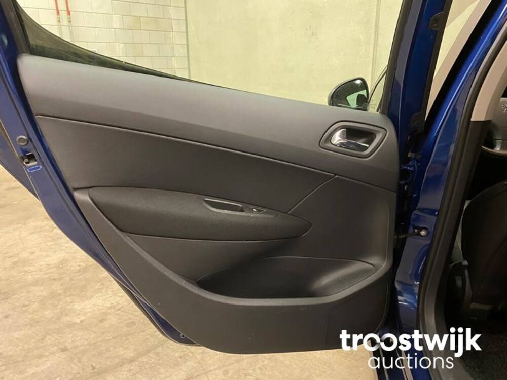 Peugeot 308 1.6 THP XT Peugeot 308 1.6 THP XT 150hp 2007, 92-KBD-8