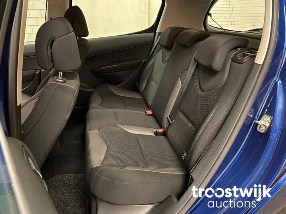 Peugeot 308 1.6 THP XT Peugeot 308 1.6 THP XT 150hp 2007, 92-KBD-8