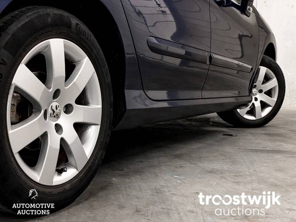Peugeot 308 1.6 THP XT Peugeot 308 1.6 THP XT 150hp 2007, 92-KBD-8