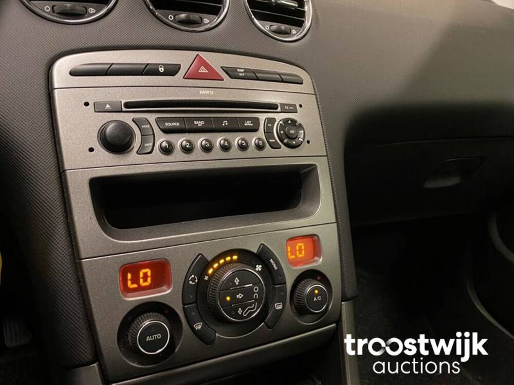 Peugeot 308 1.6 THP XT Peugeot 308 1.6 THP XT 150hp 2007, 92-KBD-8