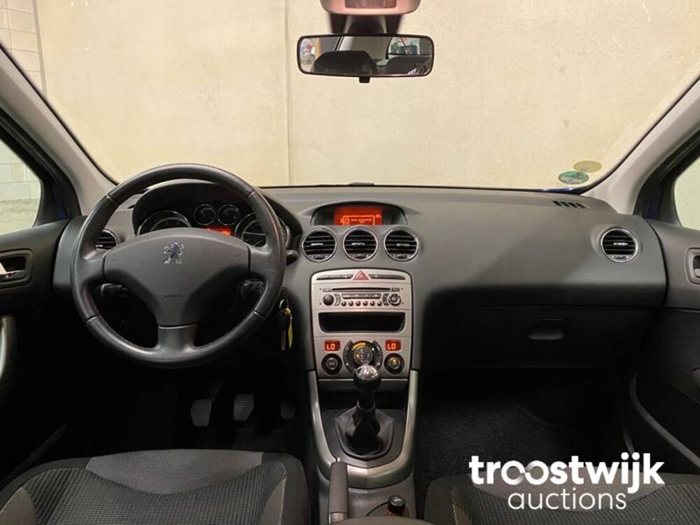 Peugeot 308 1.6 THP XT Peugeot 308 1.6 THP XT 150hp 2007, 92-KBD-8