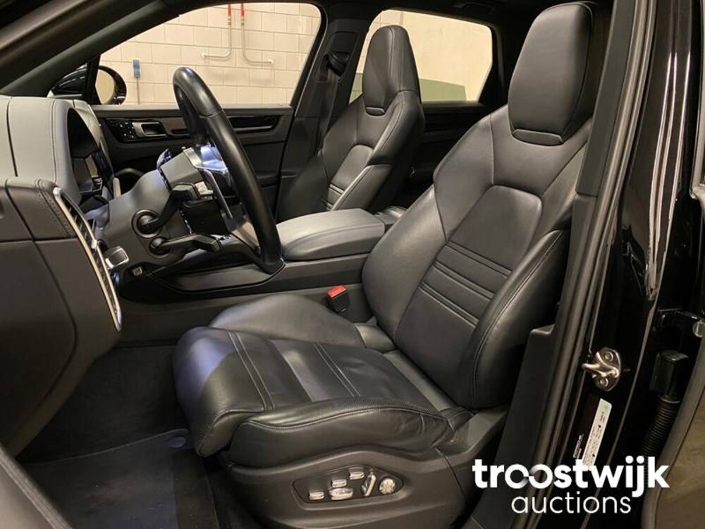 Porsche Cayenne S 2.9 V6 441 PS NEUES MODELL 2017, XK-673-D