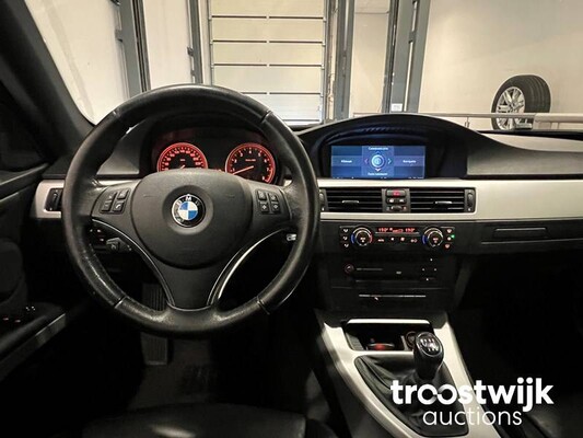 BMW 325i Coupe E92/E90 Introduction 3-Series 218hp 2006 -Youngtimer-, 08-TJ-RG