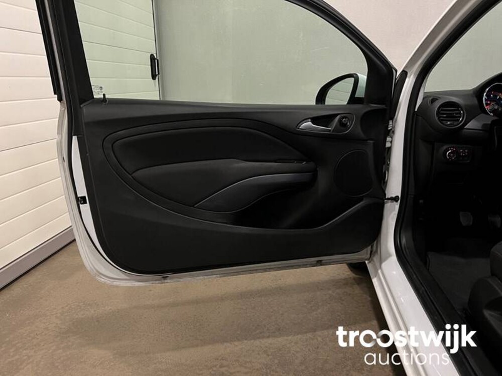 Opel ADAM 1.2 2013, HX-184-Y