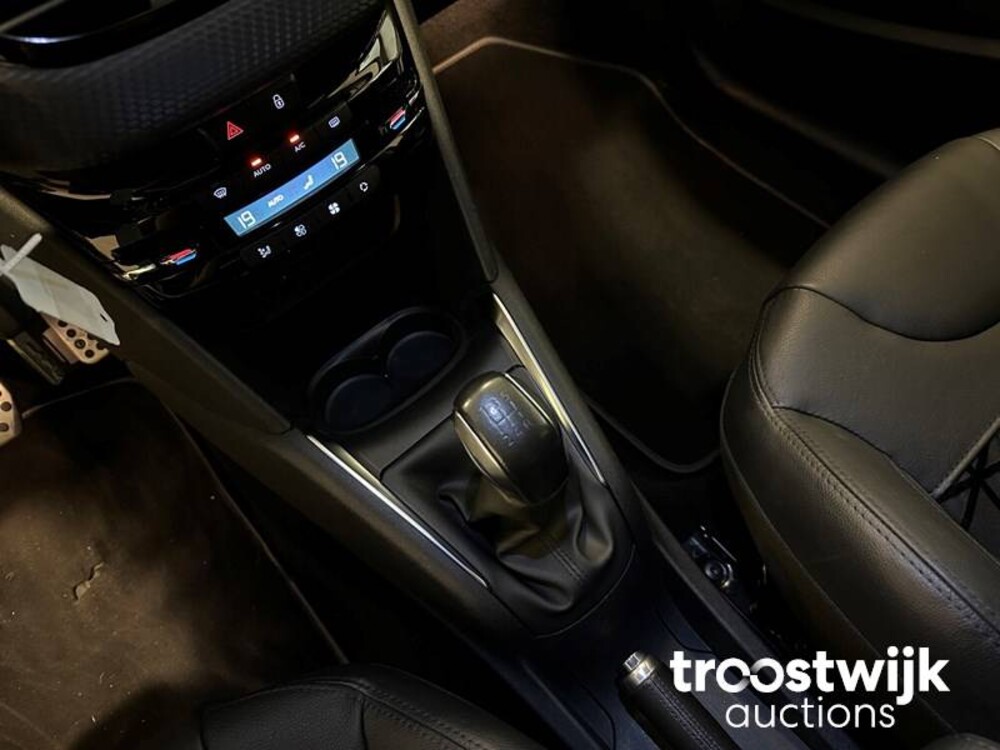 Peugeot 208 GT-line PureTech Première 110PS 2015 -Orig. NL-, GZ-044-T