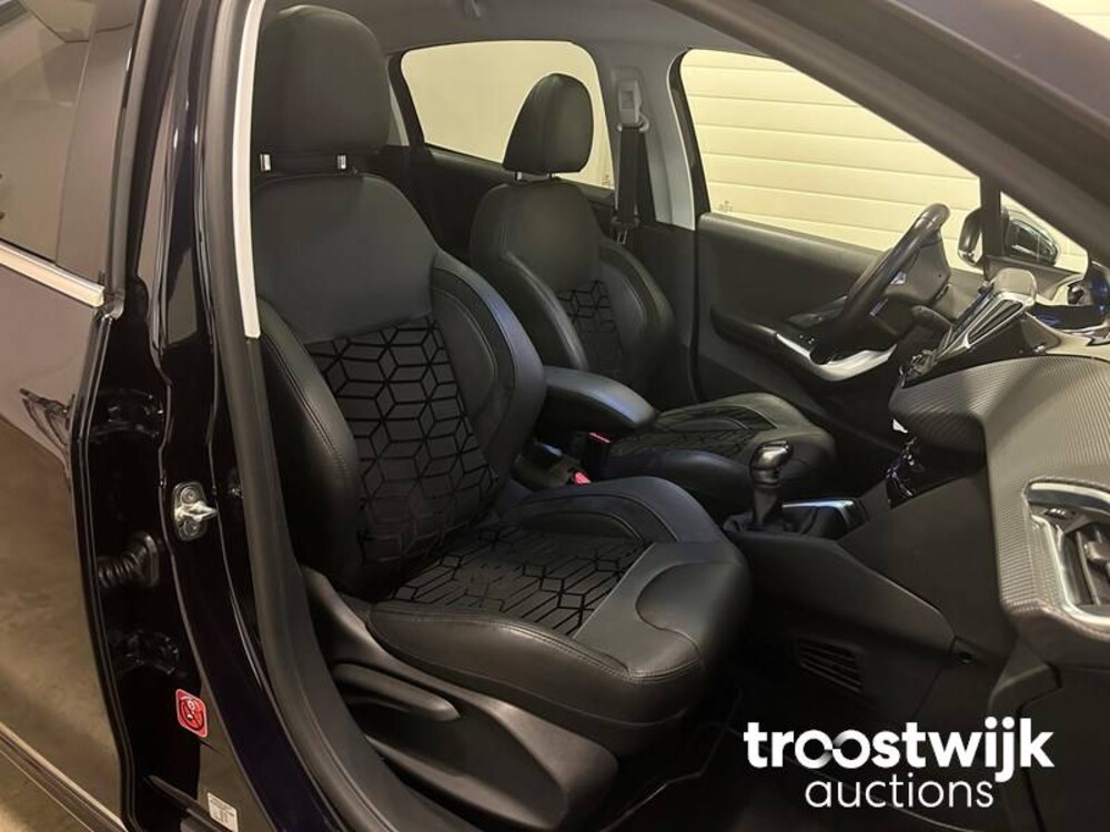 Peugeot 208 GT-line PureTech Première 110PS 2015 -Orig. NL-, GZ-044-T