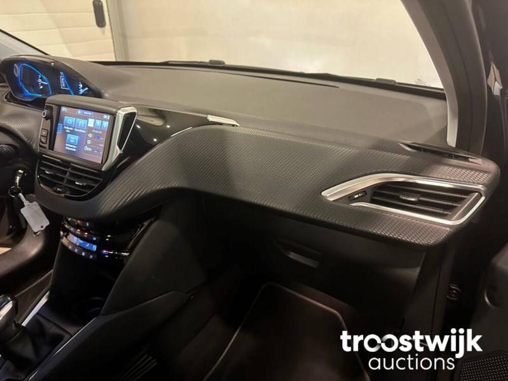 Peugeot 208 GT-line PureTech Première 110PS 2015 -Orig. NL-, GZ-044-T