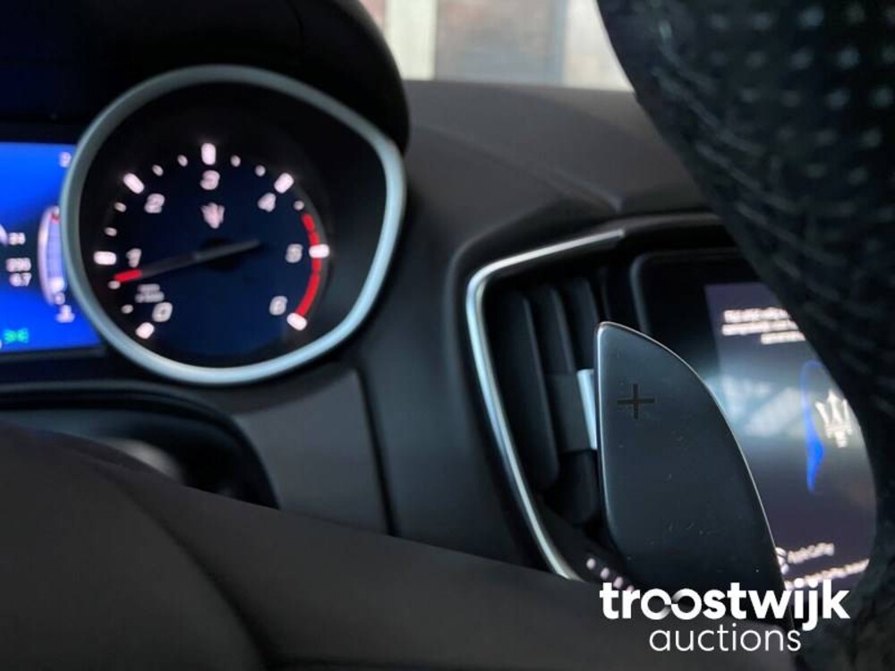 Maserati Ghibli 3.0 V6 D GranLusso 275PS 2017, S-521-NP