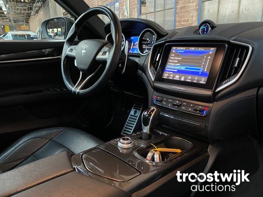 Maserati Ghibli 3.0 V6 D GranLusso 275PS 2017, S-521-NP